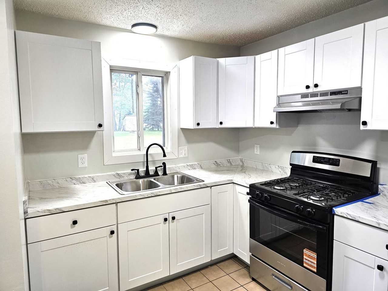 290 E South Airport Rd - Photo 3 of 13