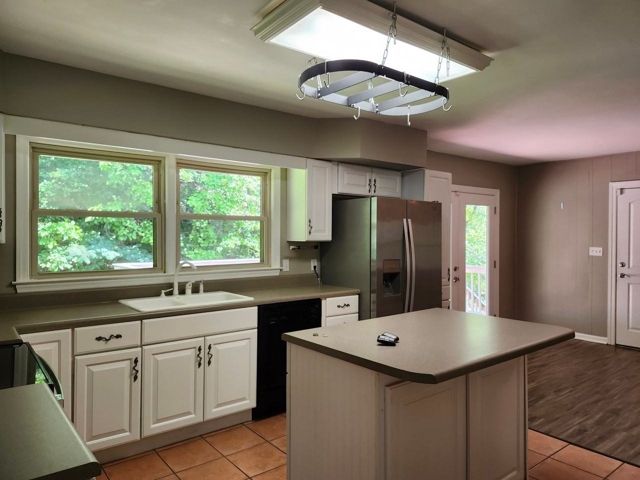 2804 Haywood Ave - Photo 3 of 23