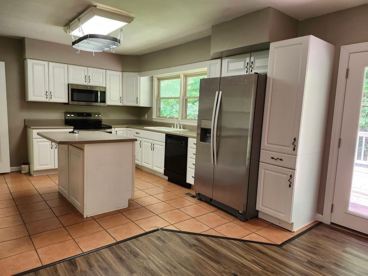 2804 Haywood Ave - Photo 4 of 23