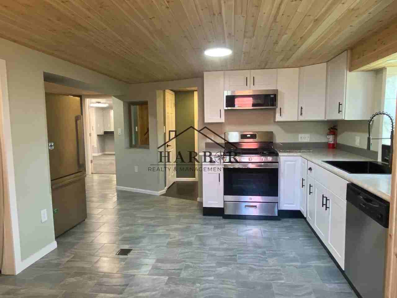 501 Saint Anthony St N - Photo 3 of 26