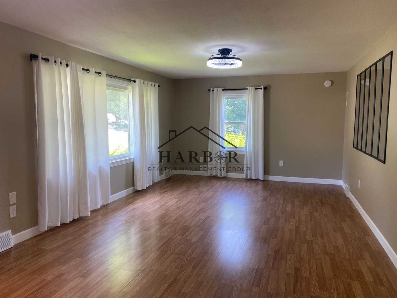 501 Saint Anthony St N - Photo 2 of 26