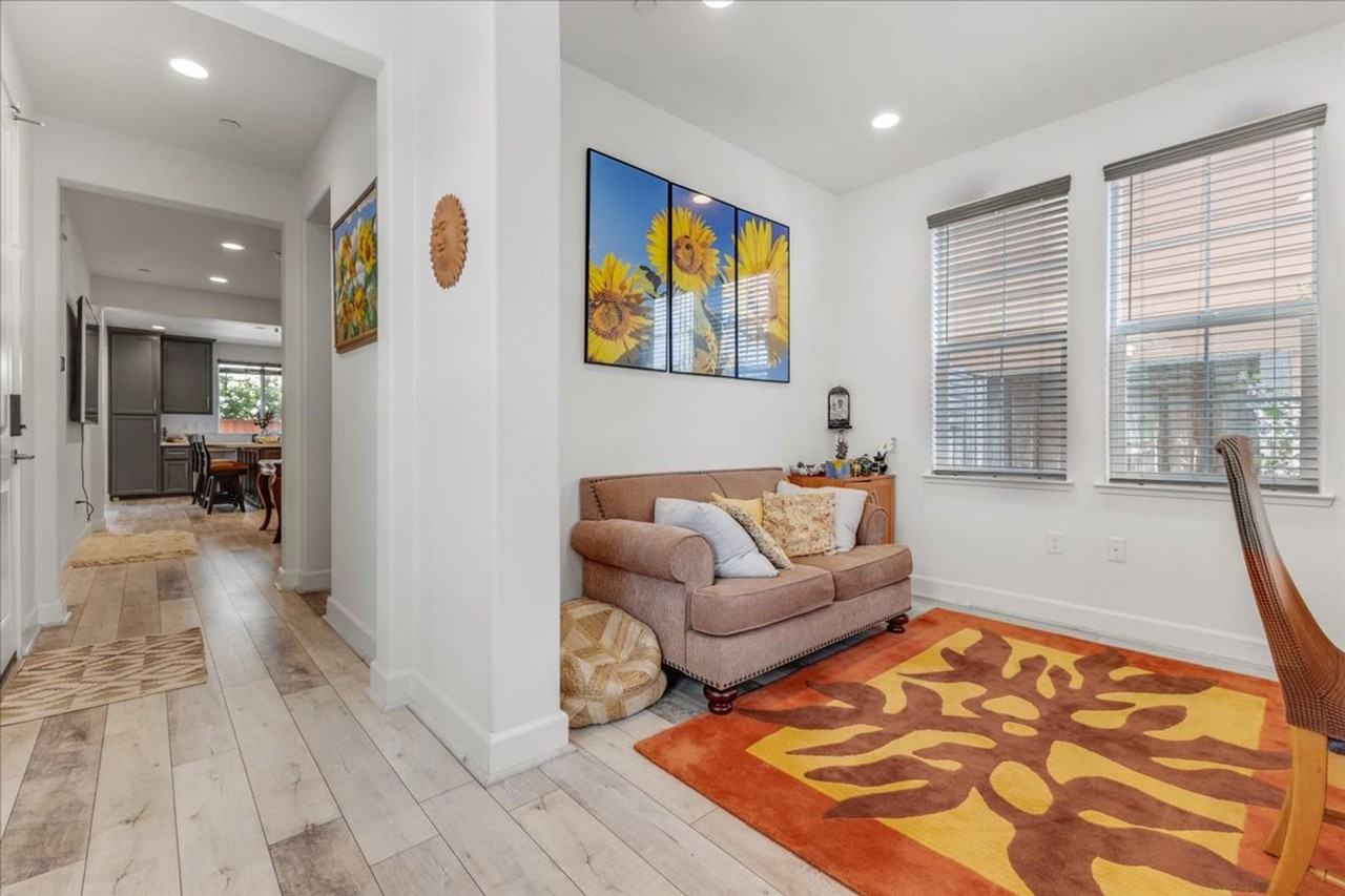 2721 Parkview Way - Photo 3 of 26