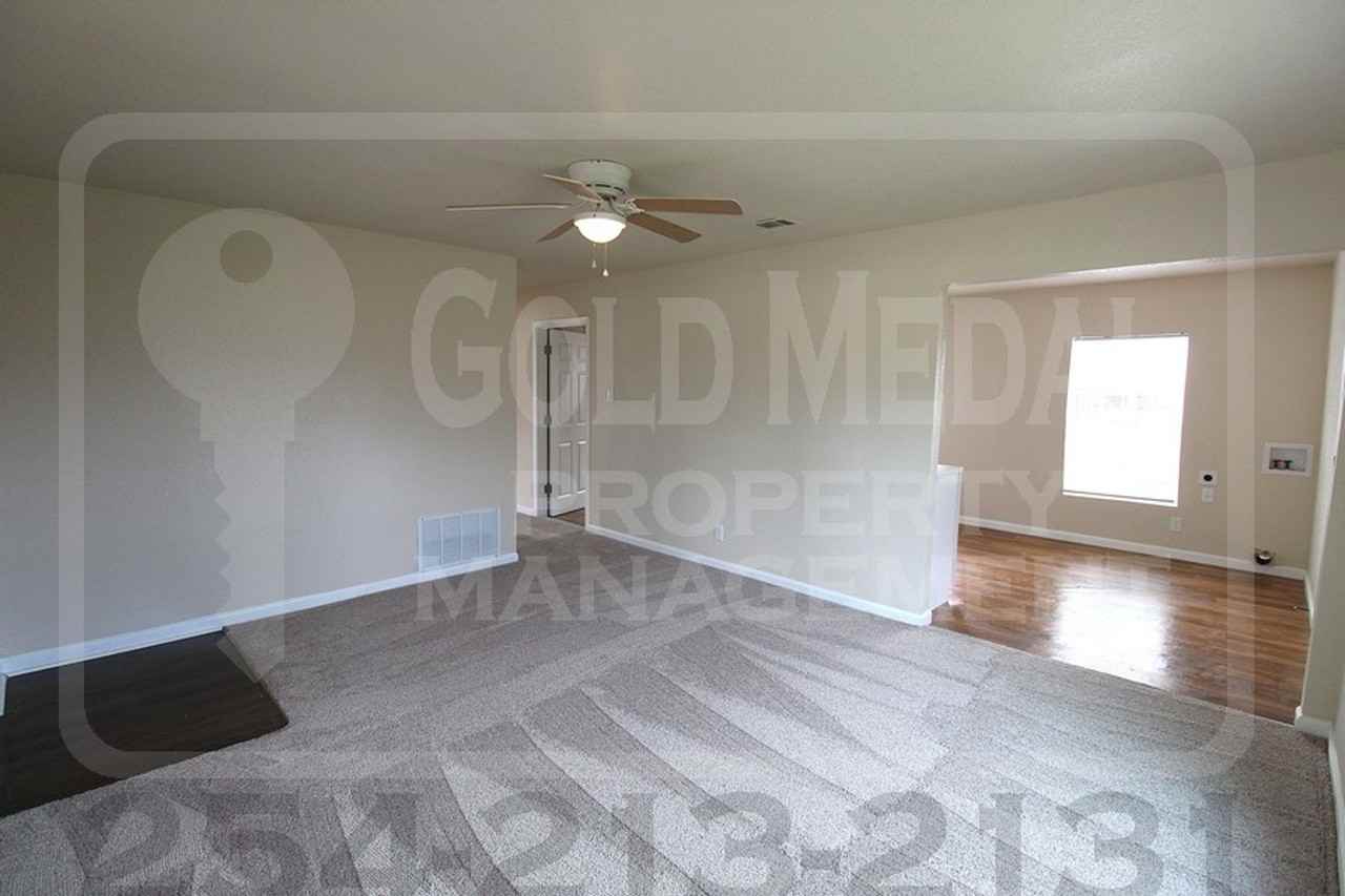 1103 S 5th St - Photo 4 of 20