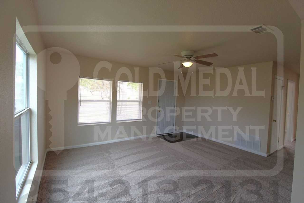 1103 S 5th St - Photo 6 of 20