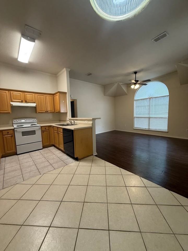 210 Rentz Place Cir - Photo 2 of 20