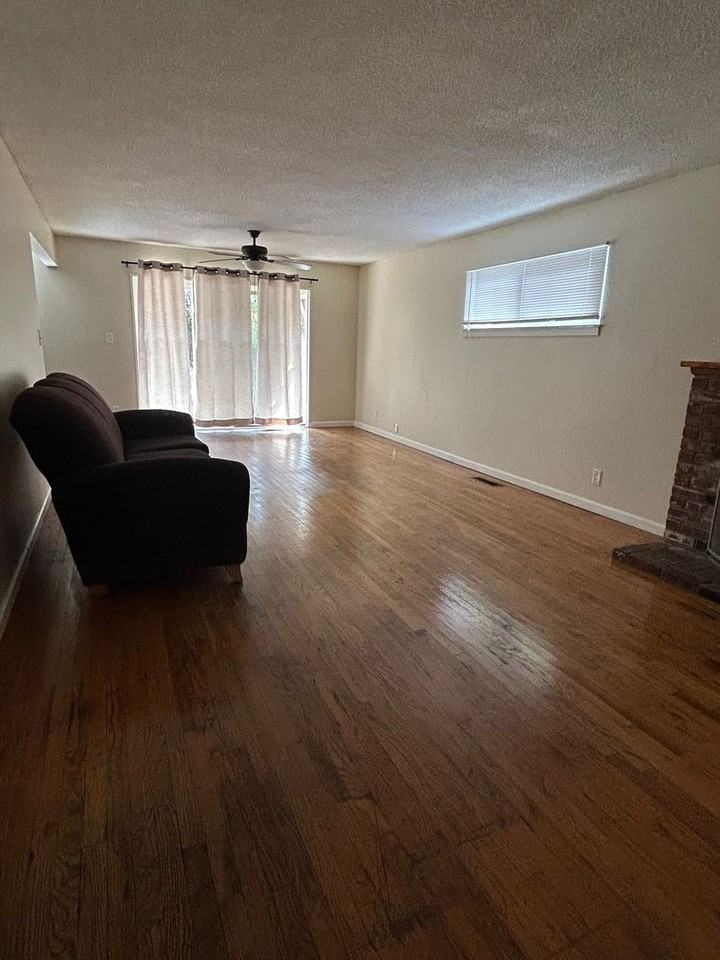 1570 Warner St - Photo 2 of 13