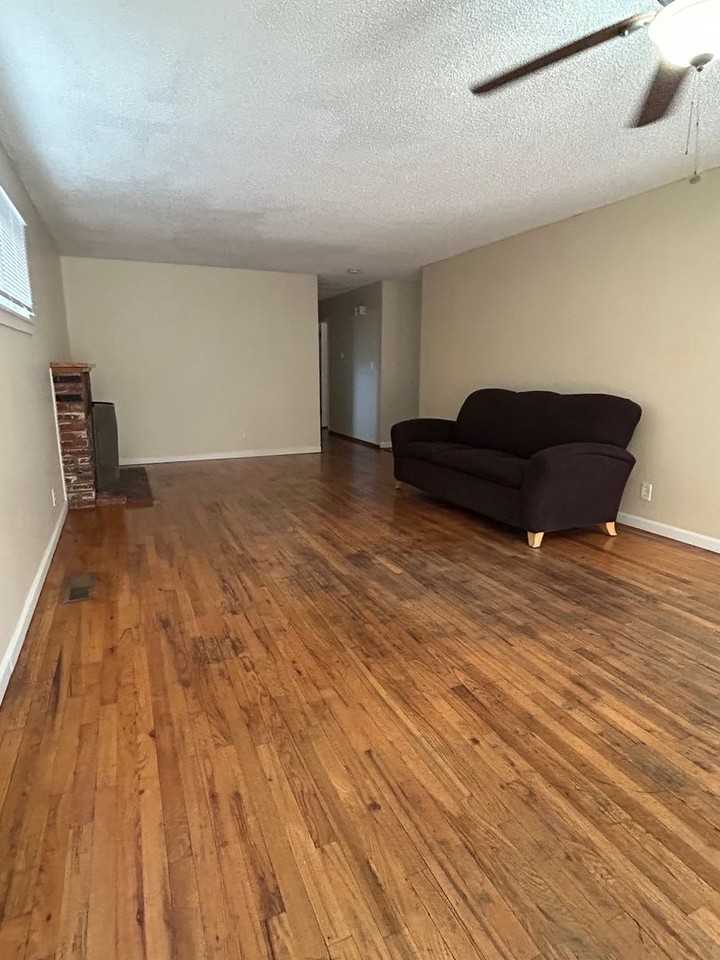 1570 Warner St - Photo 3 of 13