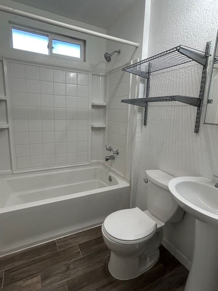 1570 Warner St - Photo 6 of 13