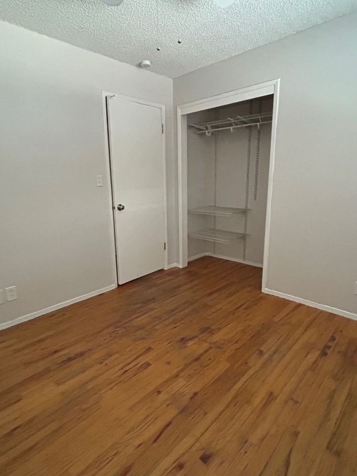 1570 Warner St - Photo 7 of 13