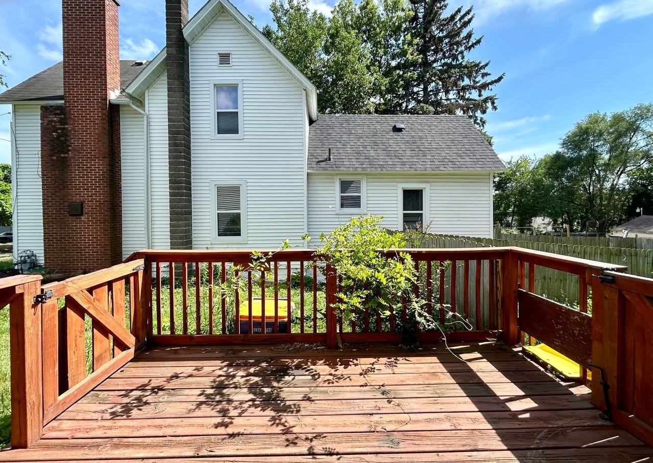 727 Emerald Avenue Northeast - Photo 3 of 28