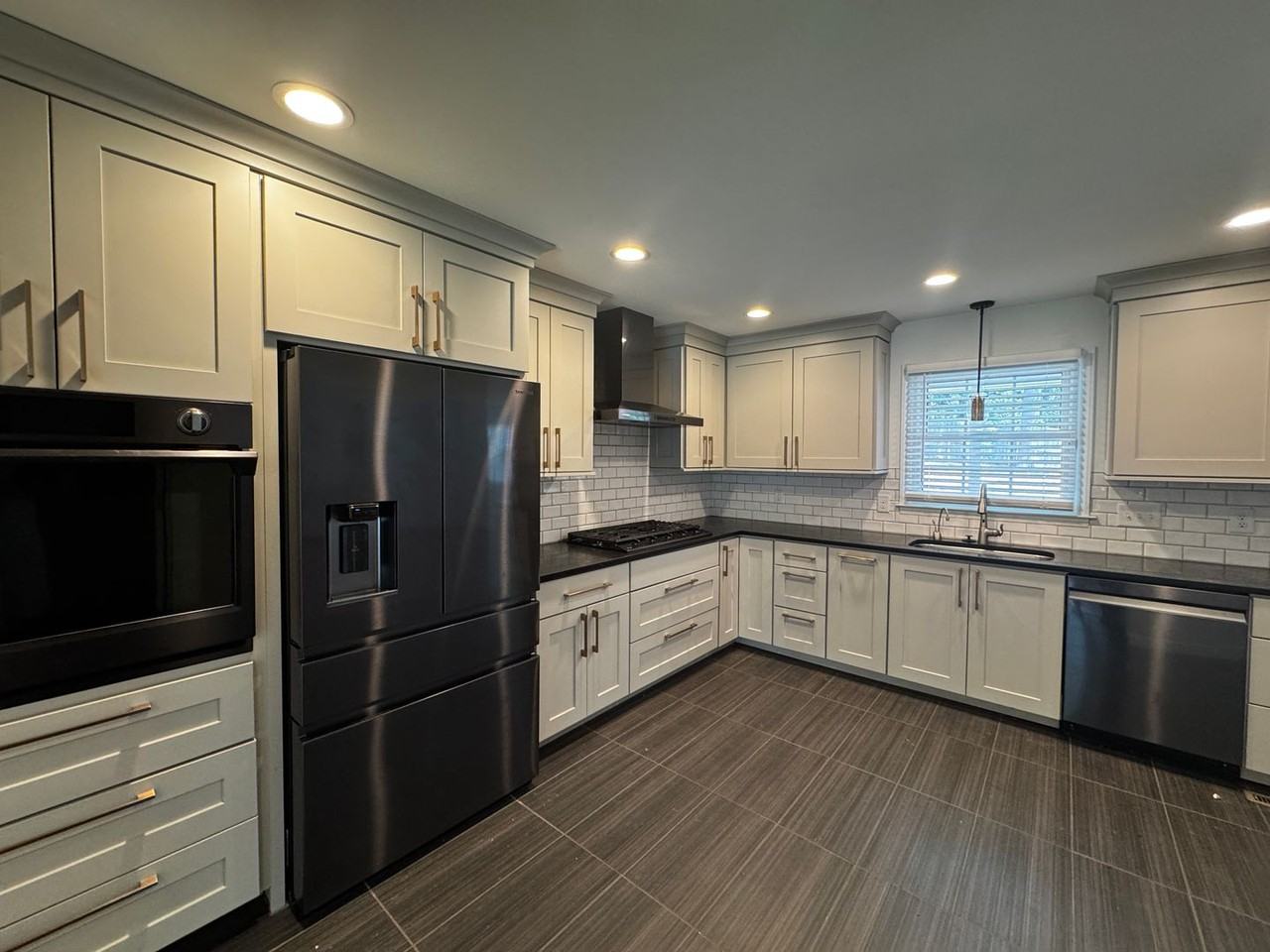 3109 Kinnamon Rd - Photo 2 of 19