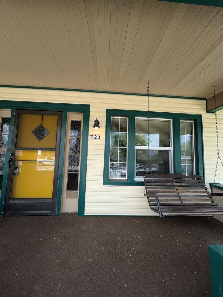 1123 N Hayes Ave - Photo 2 of 27