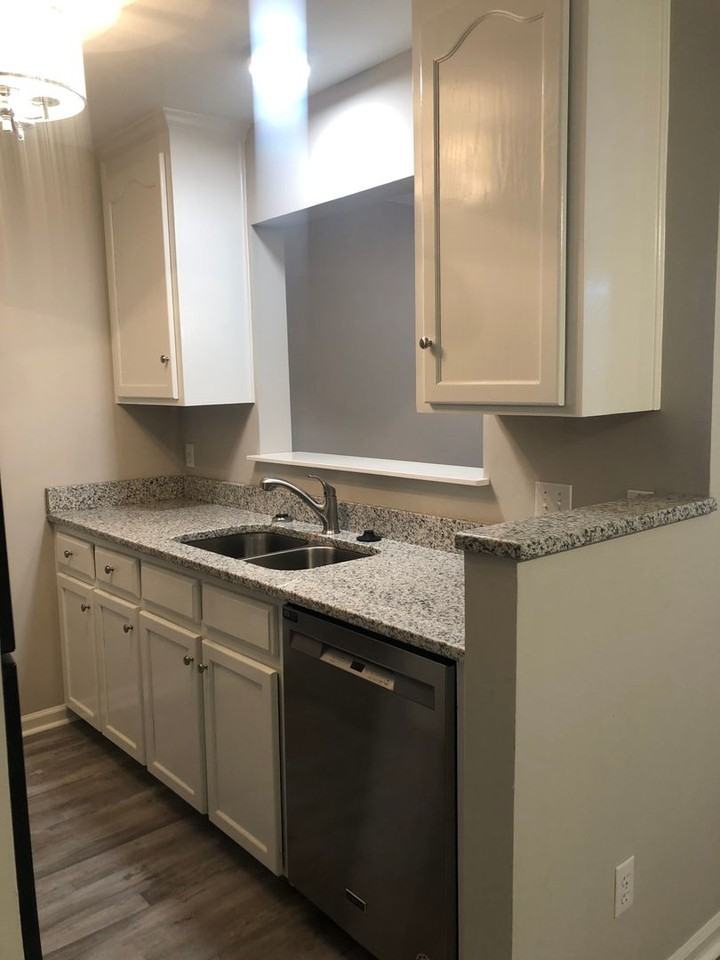 121 Palm Dr - Photo 3 of 15