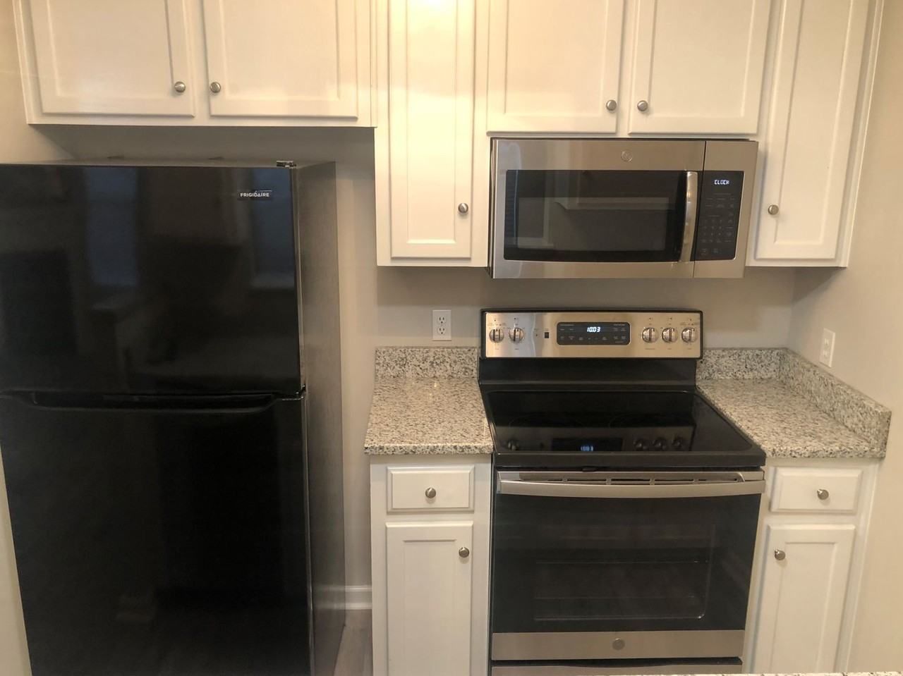 121 Palm Dr - Photo 4 of 15