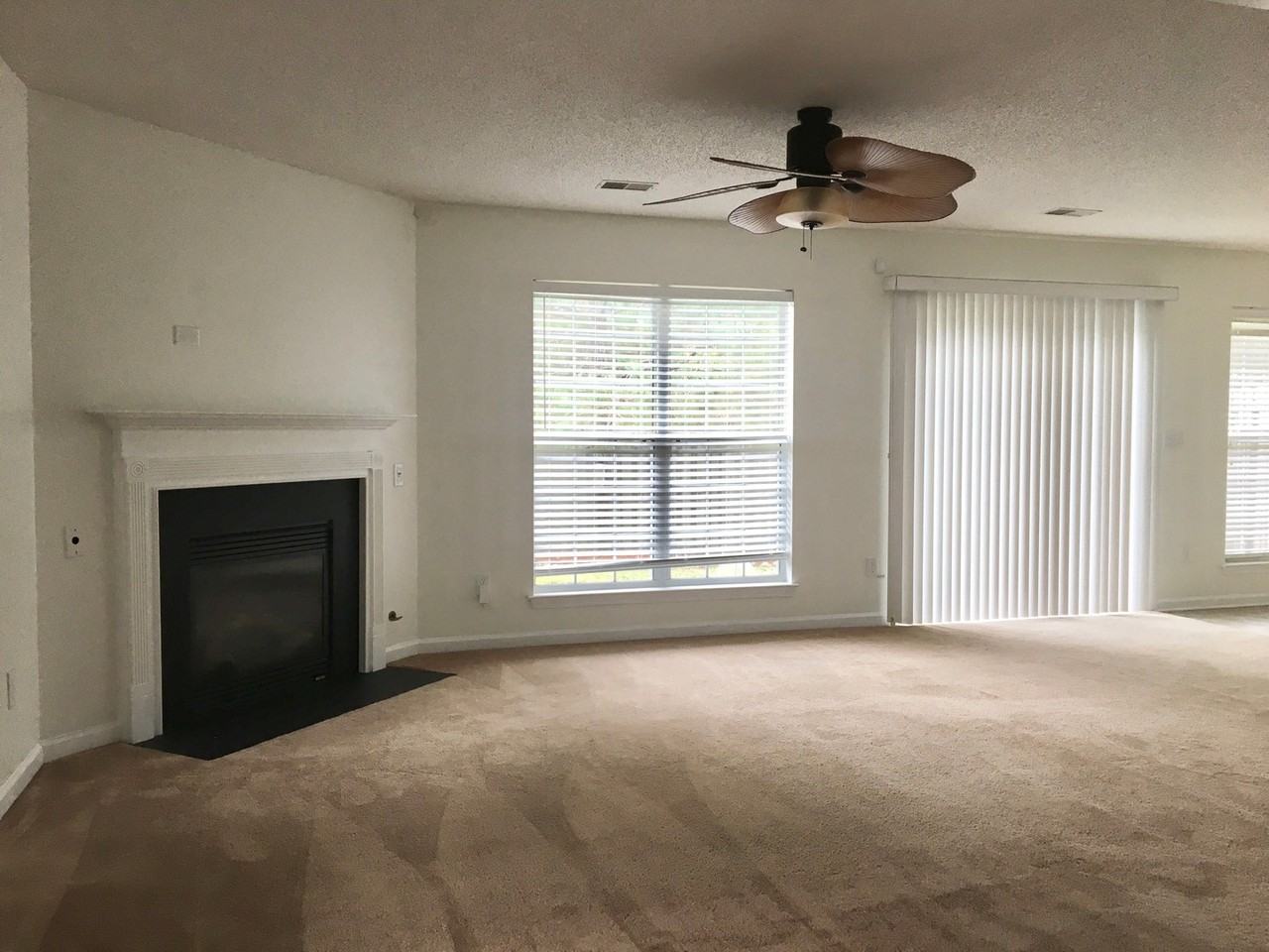 219 Ivy Square Dr - Photo 2 of 24