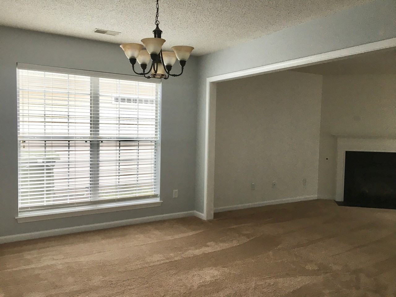 219 Ivy Square Dr - Photo 3 of 24