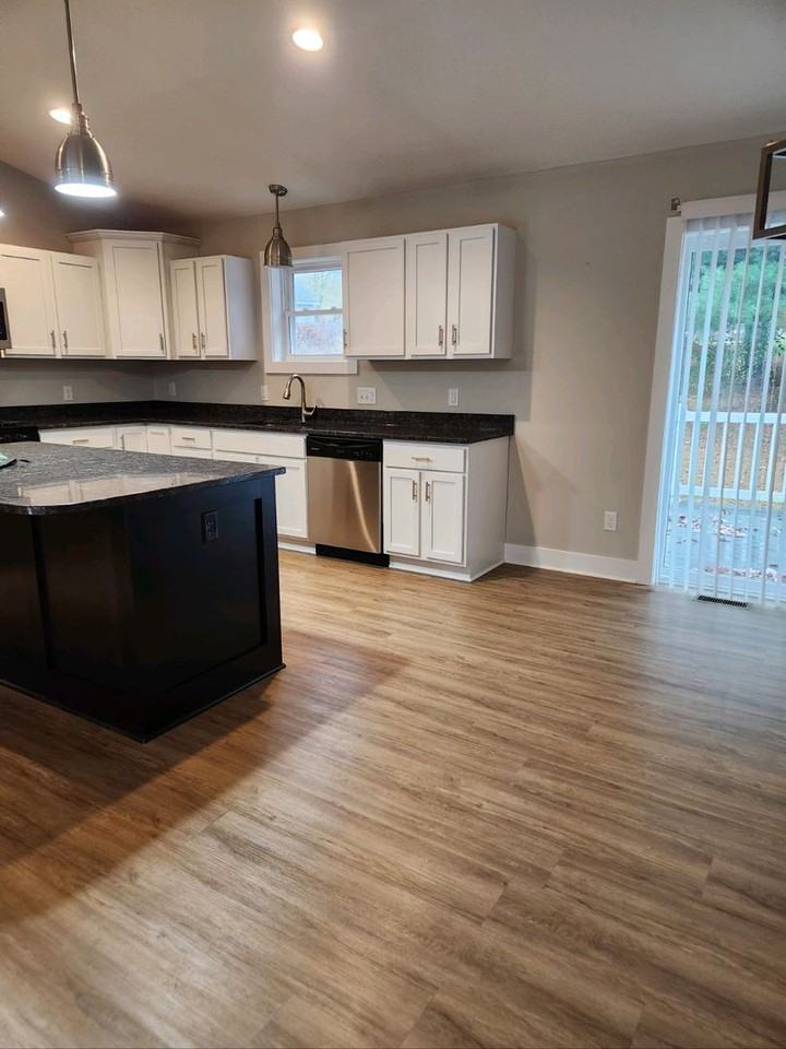 1121 Emorey Cir - Photo 2 of 15