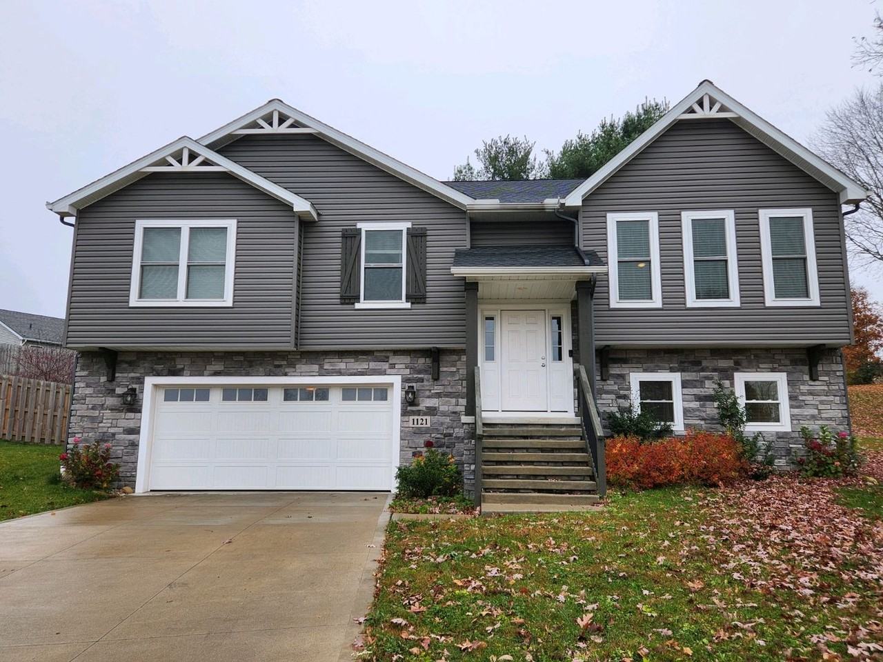 1121 Emorey Cir - Photo 3 of 15