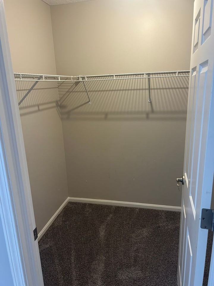 2828 Sand Run Pkwy - Photo 3 of 18