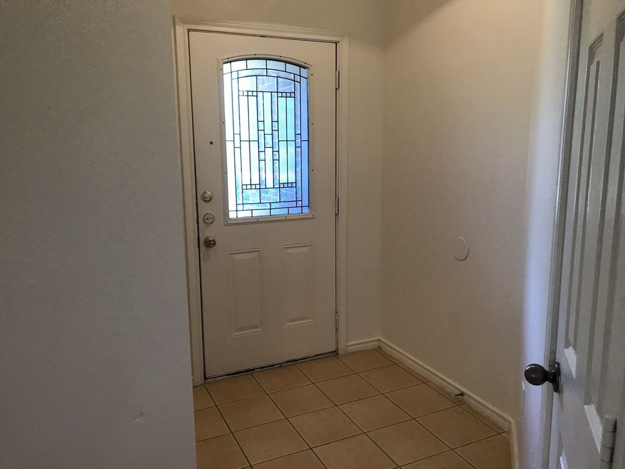 921 Simon Dr - Photo 2 of 31