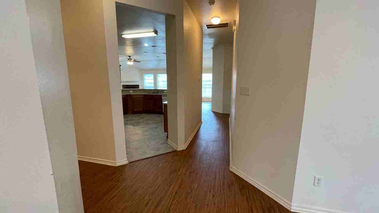 921 Simon Dr - Photo 6 of 31