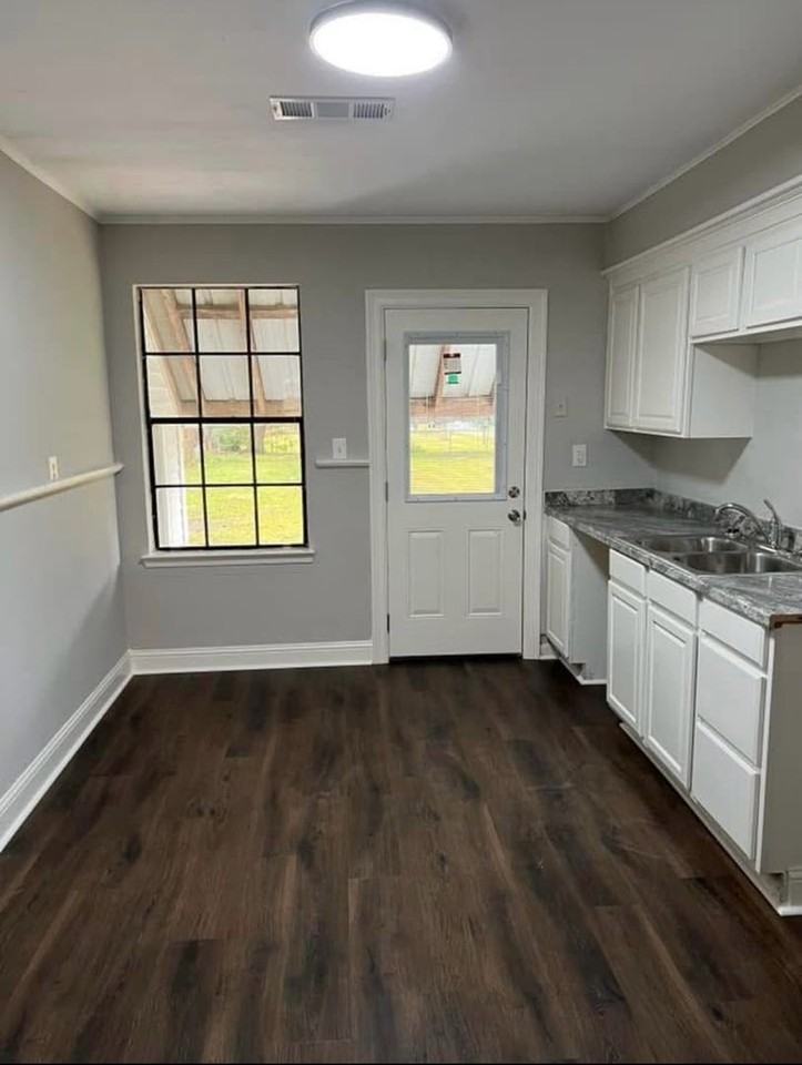 228 Hill Terrace Dr - Photo 3 of 9