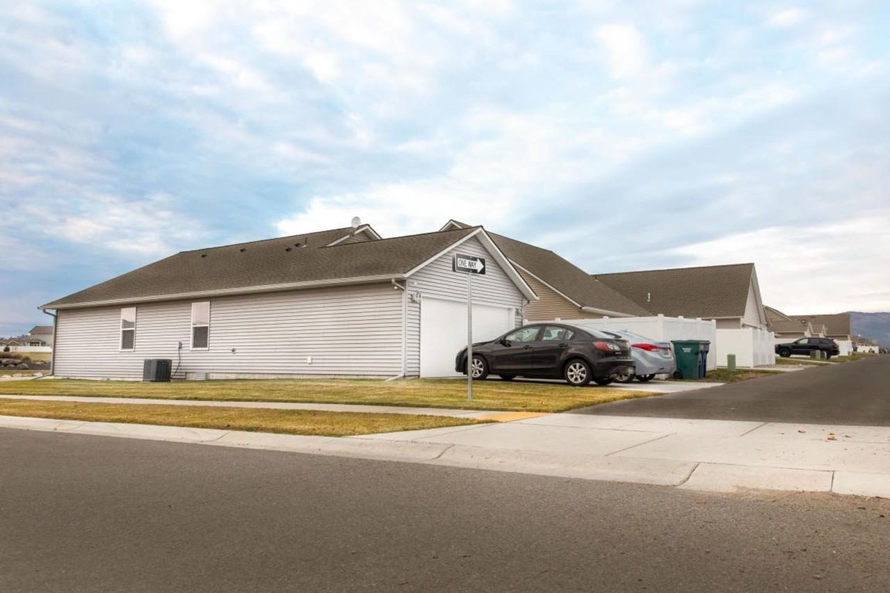 8606 N Spokane St - Photo 3 of 17