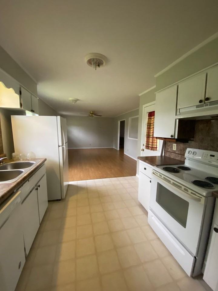 1440 Taylors Chapel Rd - Photo 3 of 9