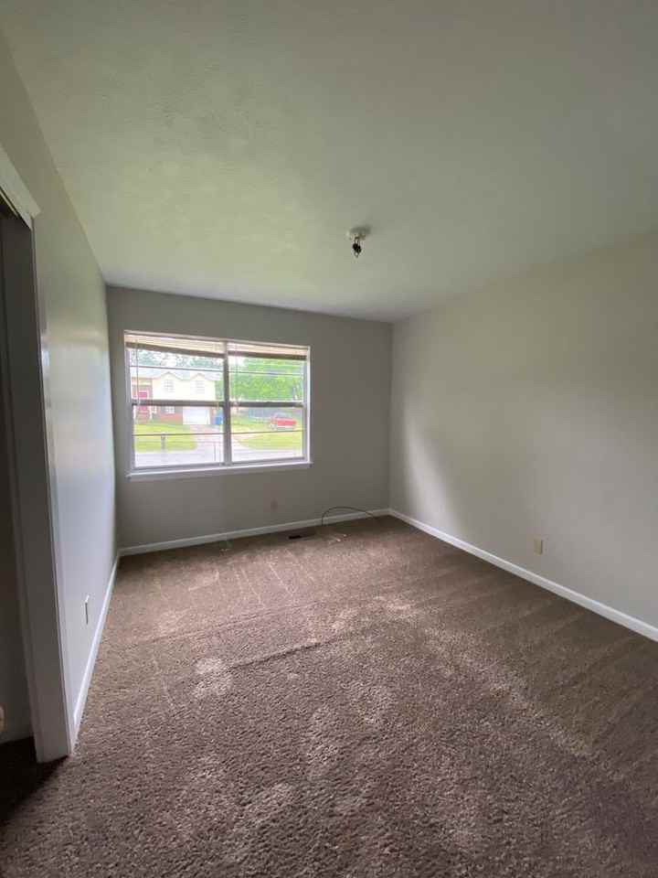 1440 Taylors Chapel Rd - Photo 5 of 9