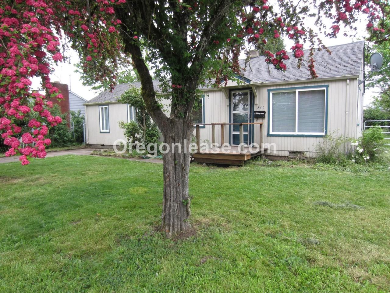 325 26th St - Photo 2 of 10