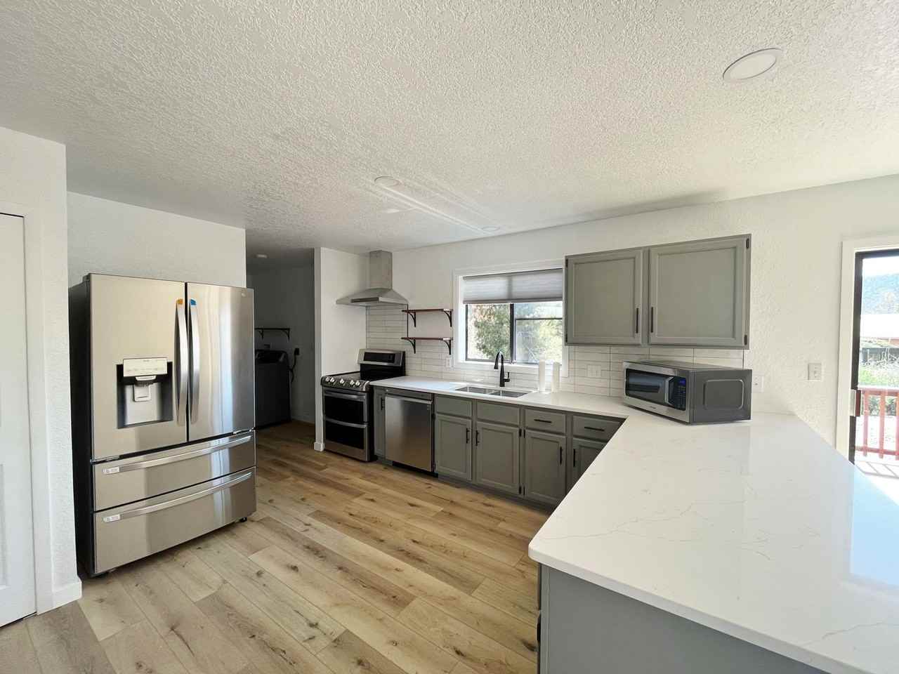 240 Canyon Diablo Rd - Photo 7 of 23