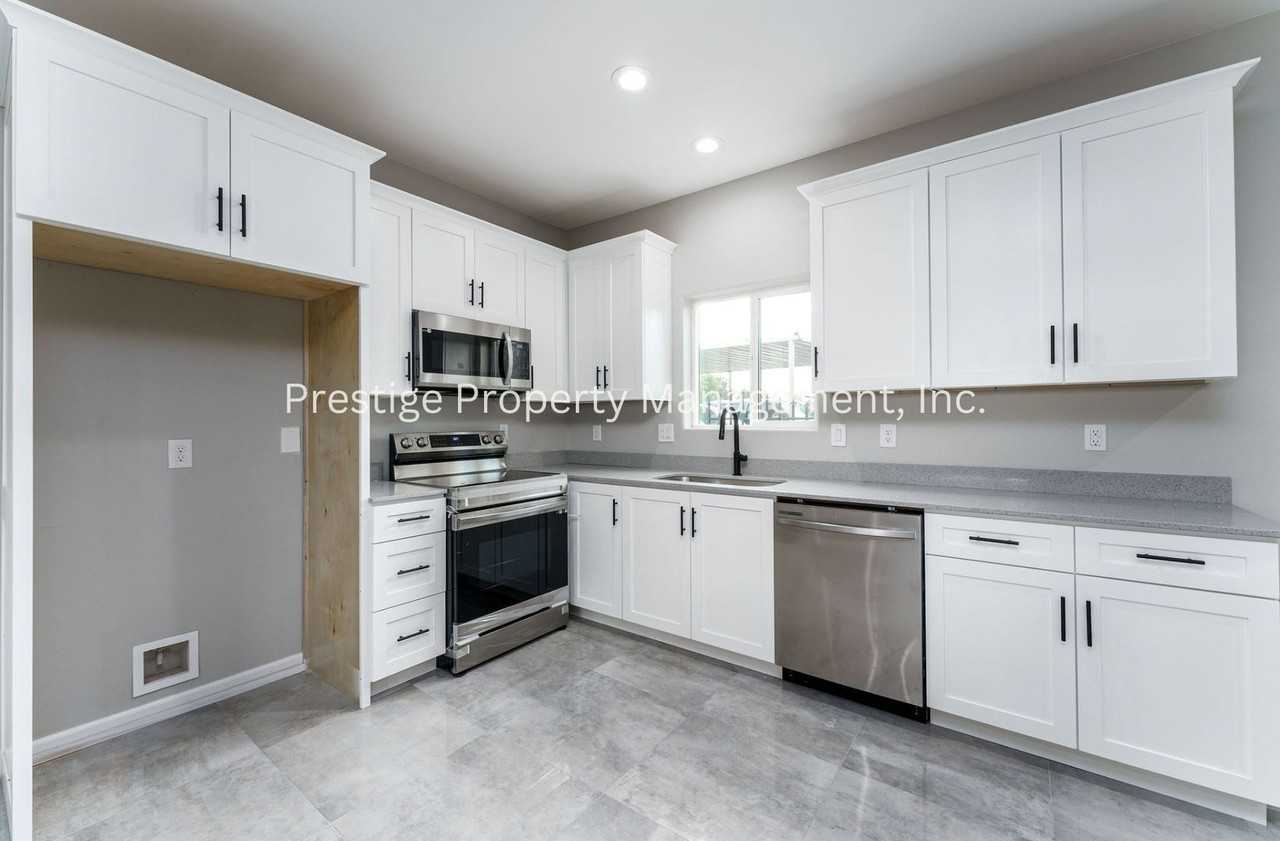 4365 N Stanley Pl - Photo 4 of 16