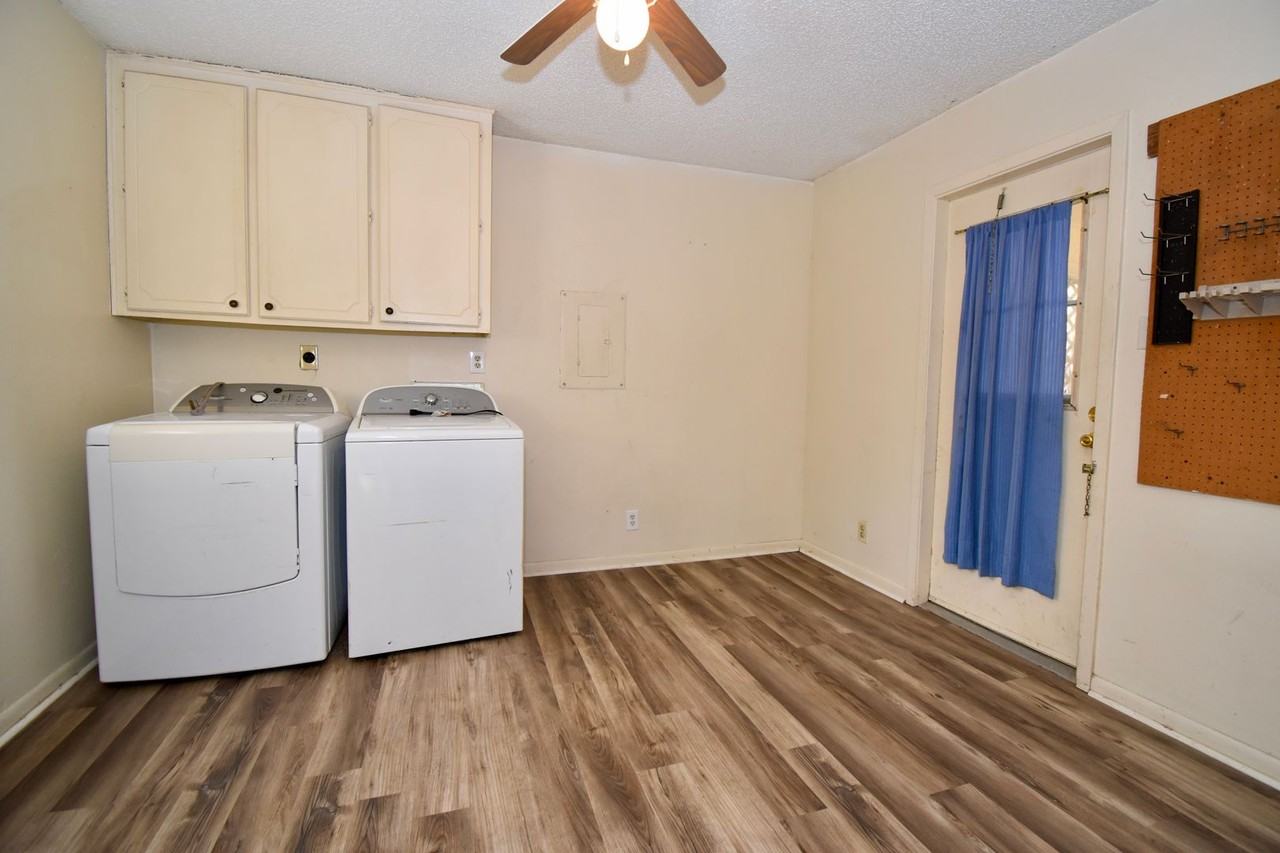 808 Laura Ln - Photo 4 of 12
