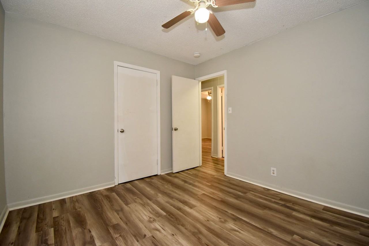 808 Laura Ln - Photo 6 of 12