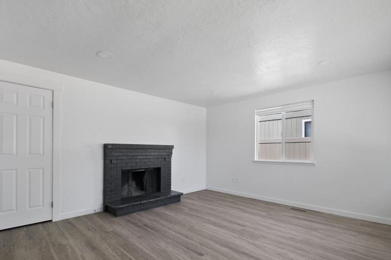 4239 N Vera St - Photo 3 of 13