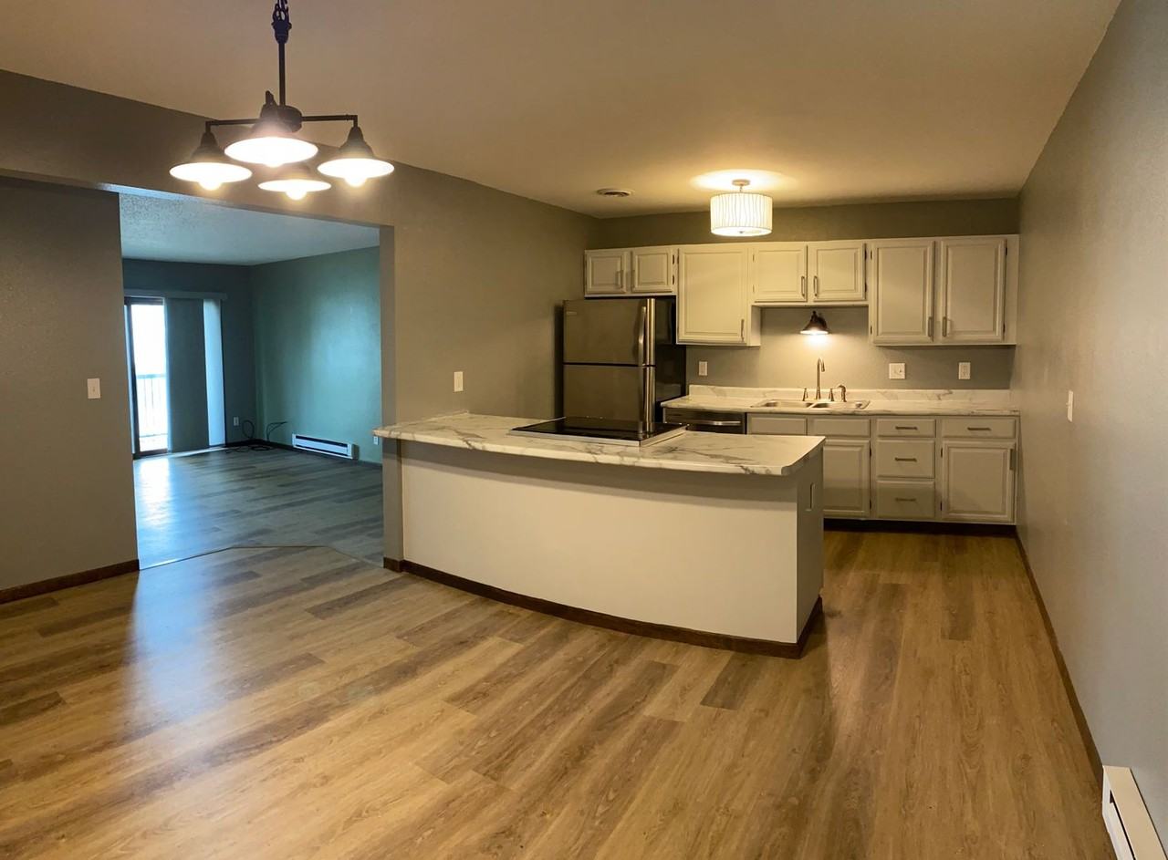 815 Duke Dr #421 - Photo 2 of 21