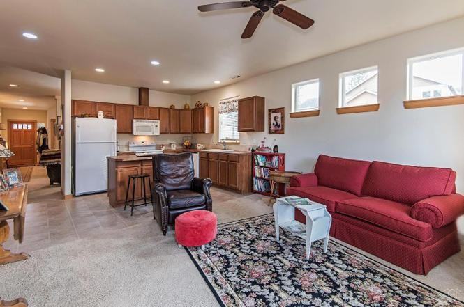 613 North Freemont Street - Photo 3 of 12