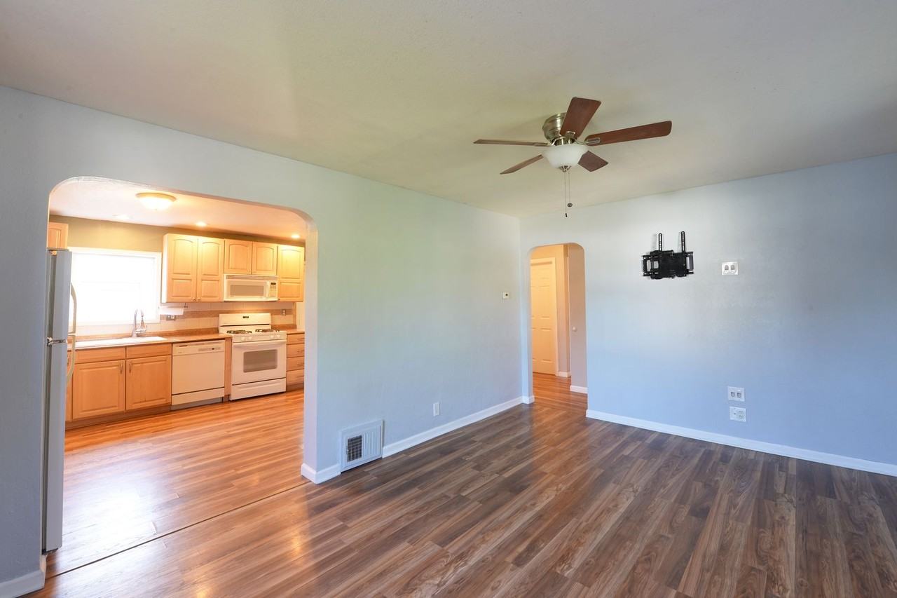 1936 Bryant Ave - Photo 2 of 30