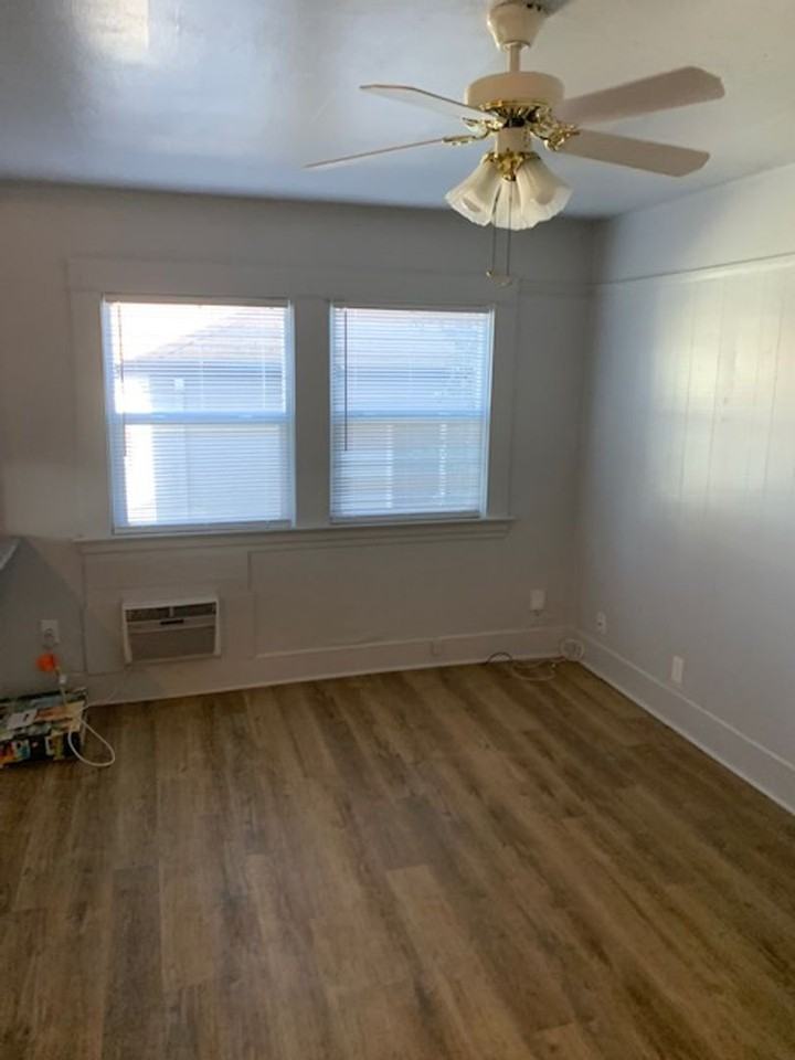 404 W. Walnut St. - Photo 2 of 17