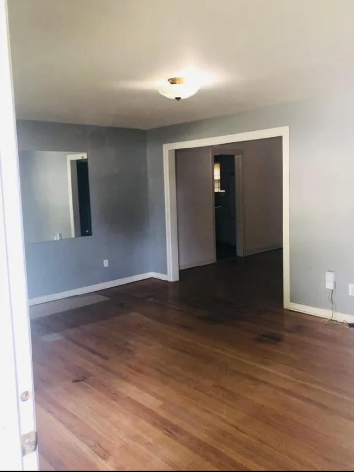 3137 Nw 44th St - Photo 2 of 12