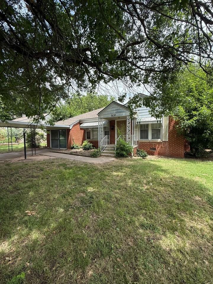 3137 Nw 44th St - Photo 3 of 12