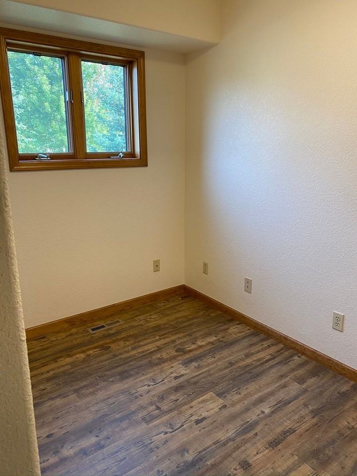 105 Hueth Ln - Photo 2 of 33
