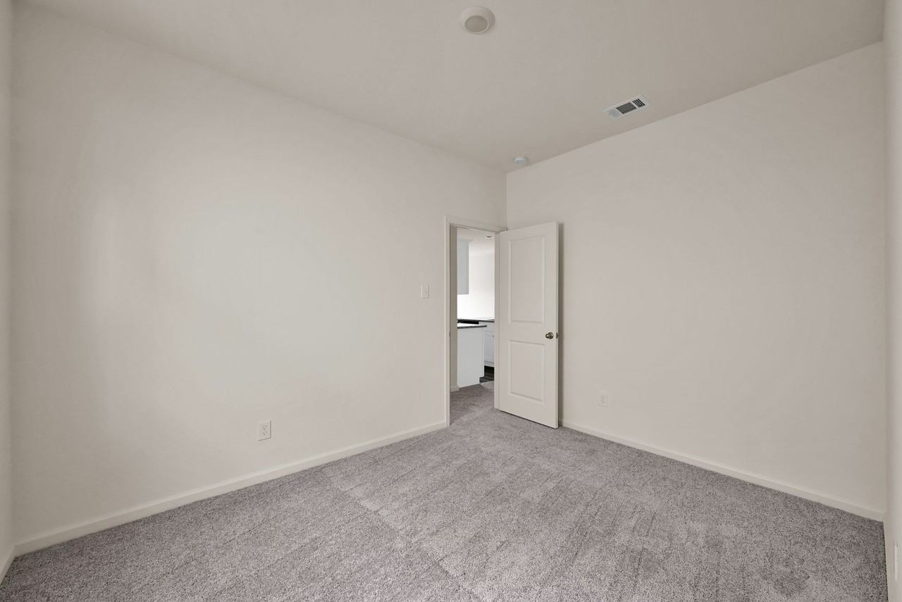 583 Firemoon St - Photo 7 of 22