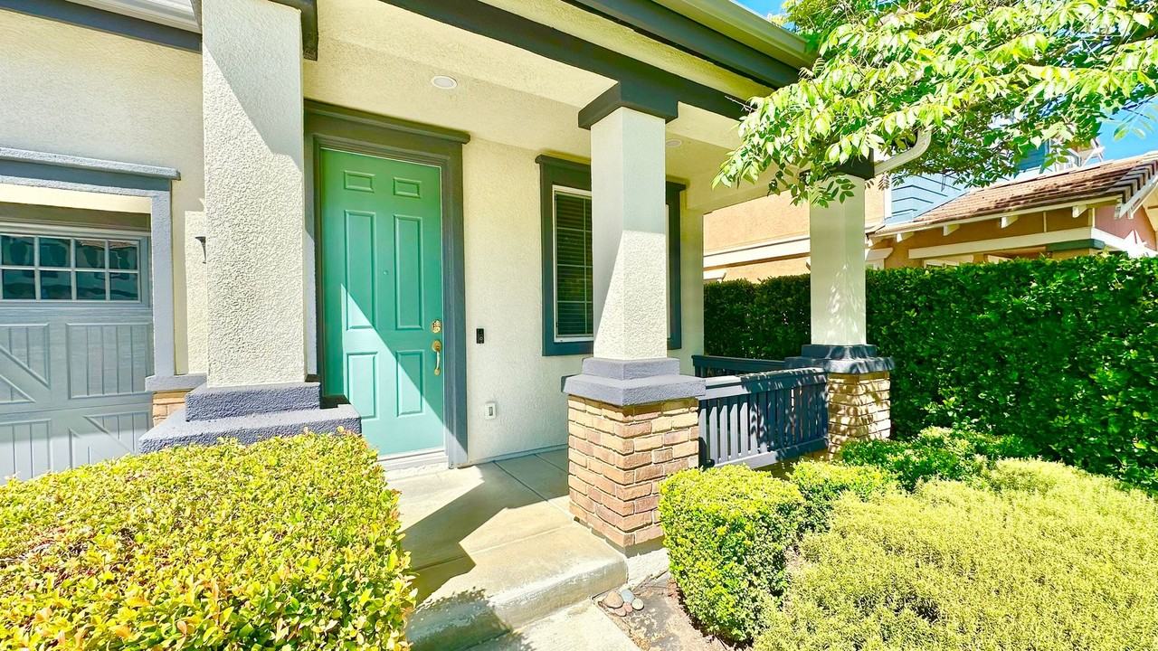 32637 Dorset Ct - Photo 2 of 40