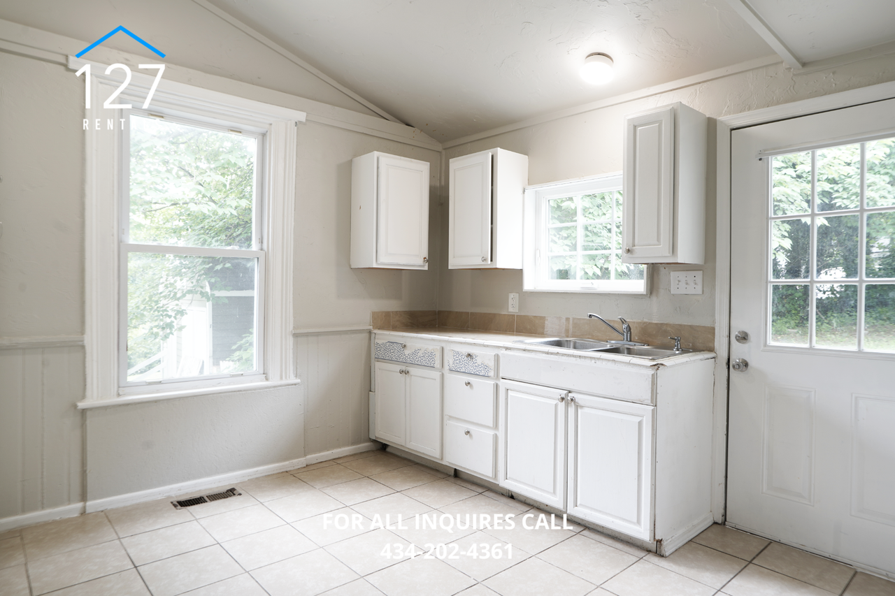 611 7th St - Photo 6 of 20