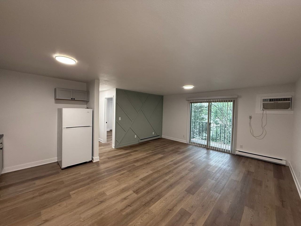 Crossroad Apartments - Photo 4 of 34