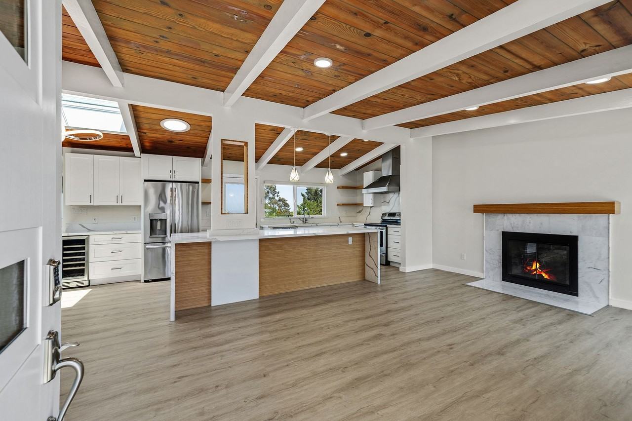 3151 Crestmoor Dr - Photo 3 of 33