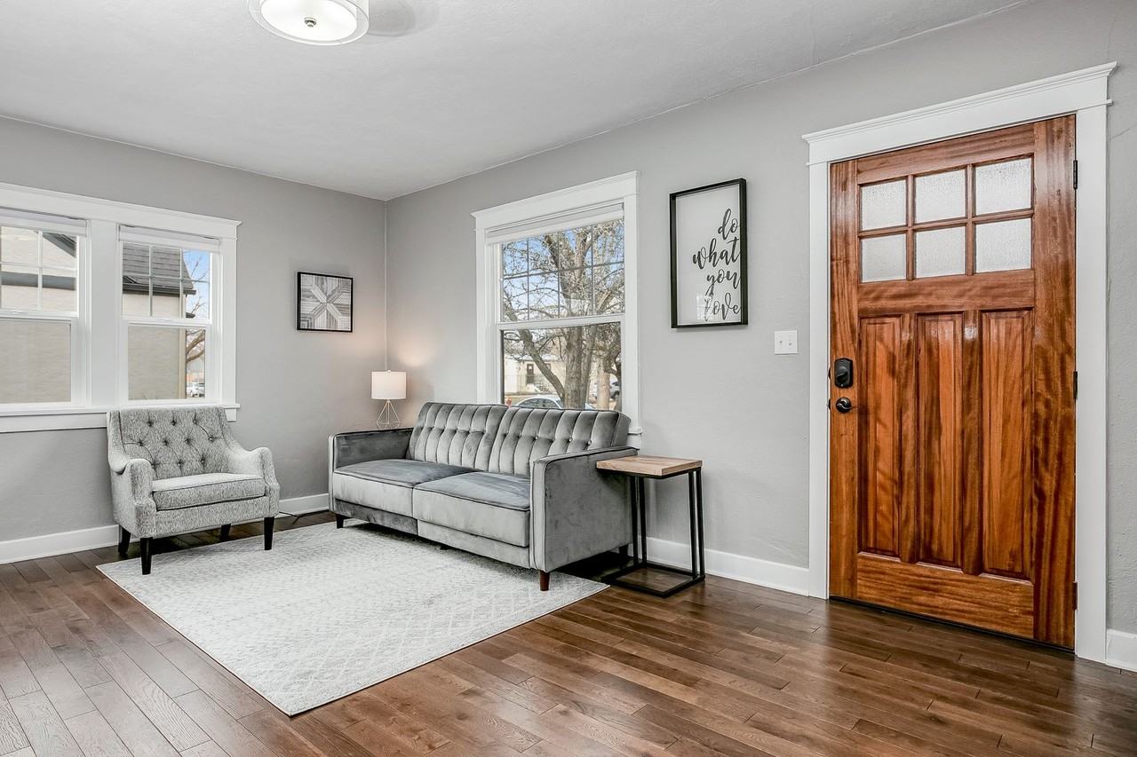 2117 W Jefferson St - Photo 2 of 22