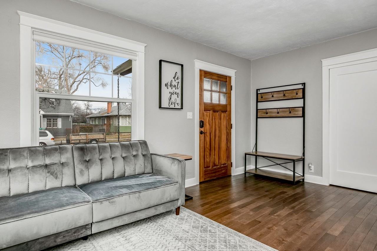 2117 W Jefferson St - Photo 3 of 22