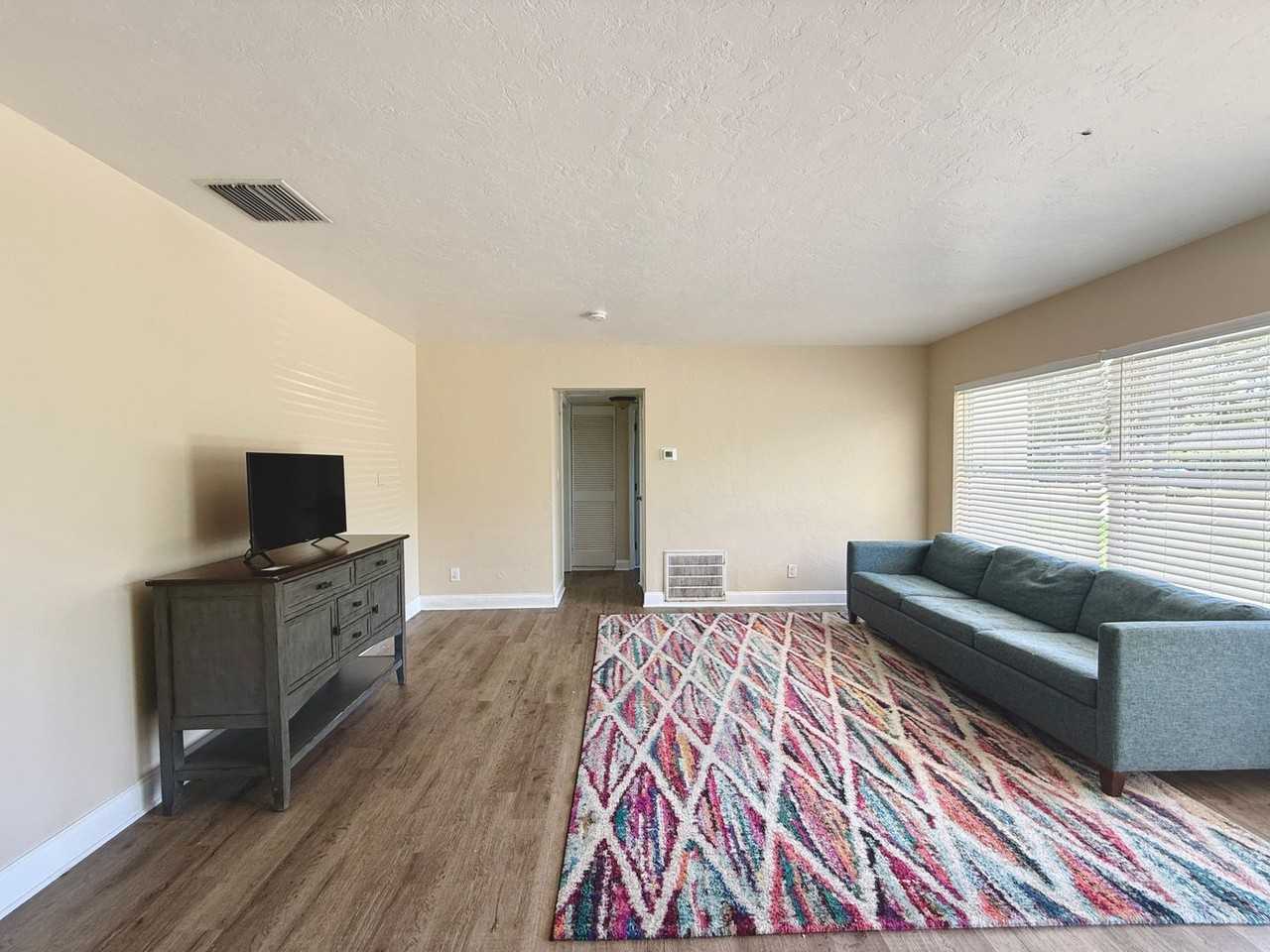 2128 Harley Ave - Photo 3 of 14